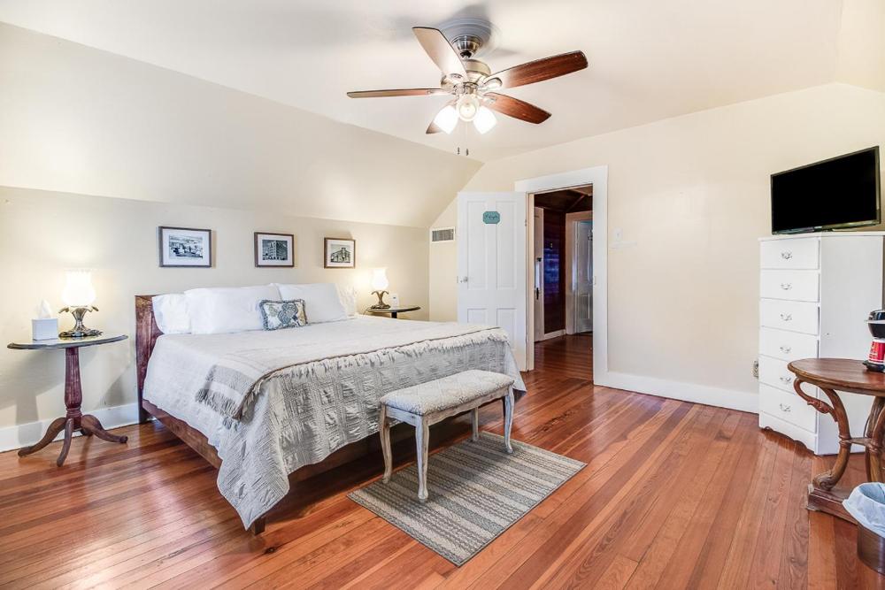 King Room interior
